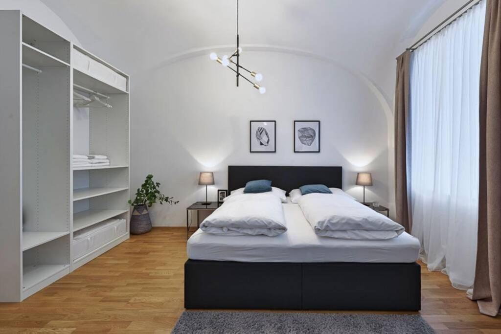 Crown 6 Apartment